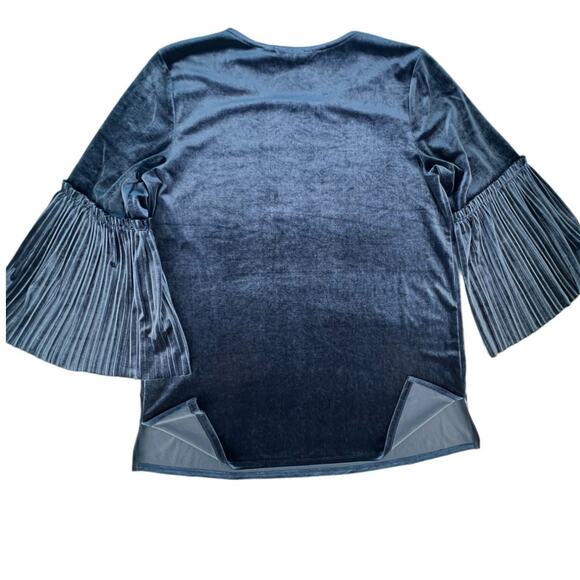 Du Jour Elegant Blue Velvet Pleated Bell Sleeve Tunic Top Size Medium - Picture 8 of 16